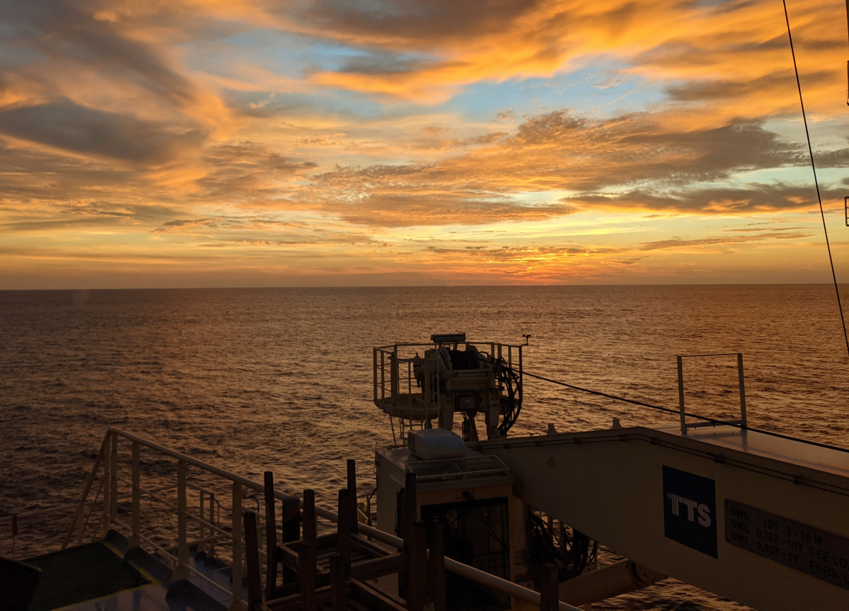 11- Sunset in Angola Offshore (2021.04.20).jpg